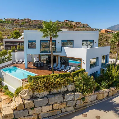 Vacation Marbella I Paraiso The View, Infinity Heated Pool, Sea View, 24-7 Security, Golf Courses Villa Estepona