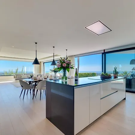 Vacation Marbella I Paraiso The View, Infinity Heated Pool, Sea View, 24-7 Security, Golf Courses Villa Estepona